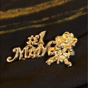 Vintage gold tone #1 Mom pin